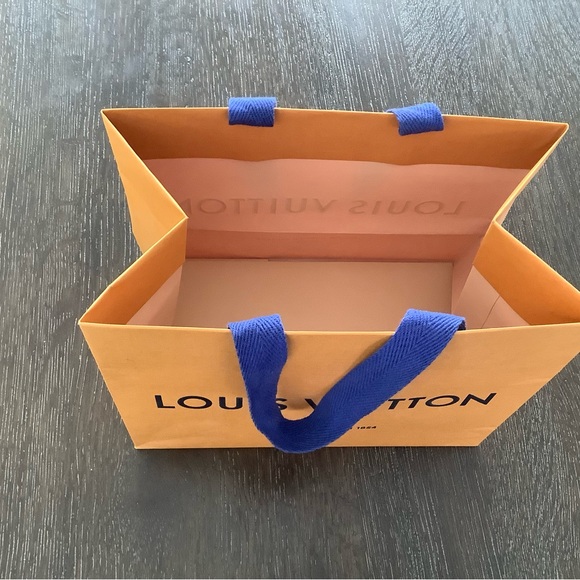 Bundle of authentic Louis Vuitton shopping bags - Picture 5 of 7